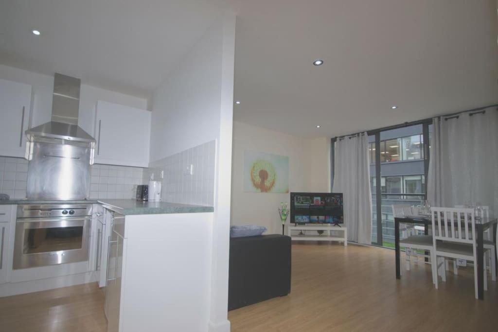 Alluring 2 Bedroom Leeds City Centre Apartment- Self Check-In,Balconied Apartment Екстер'єр фото